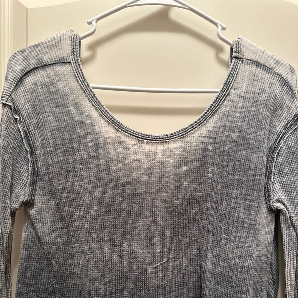 š£Free People Heather Gray Waffle Knit Top - Picture 3 of 8